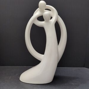 VGT,Enesco Circle Of Love , Encompass Me Figurine.